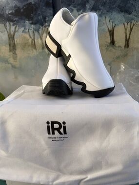 iRi White Slip-On Women’s Sneakers